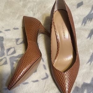 Banana Republic Snakeskin Patterned Tan Heels